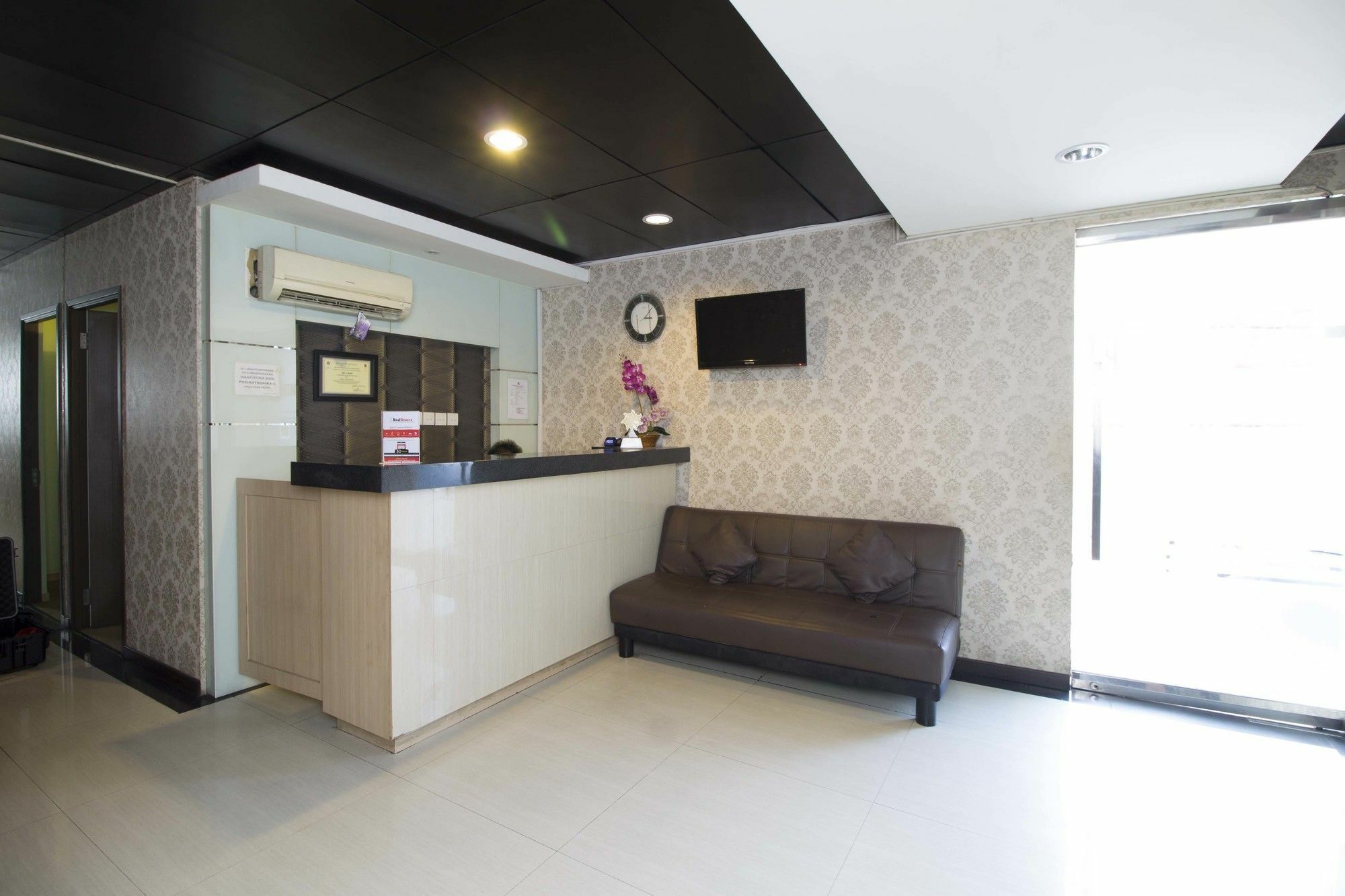 Reddoorz @ Mangga Besar 5 Hotel 2*